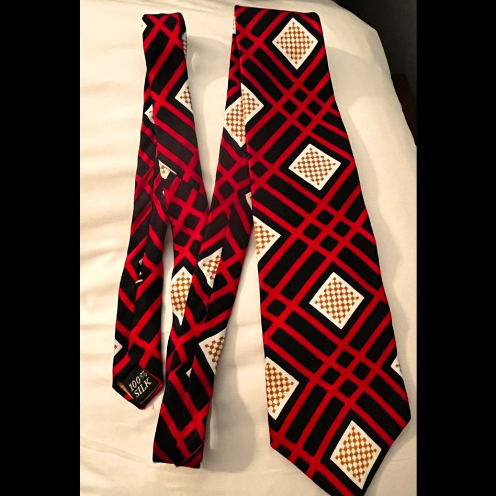 American Classic 100% silk red/black/cream tie